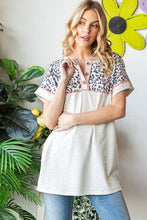 Load image into Gallery viewer, SOLID AND ANIMAL TOP - krisglamcloset