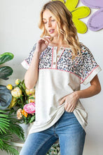 Load image into Gallery viewer, SOLID AND ANIMAL TOP - krisglamcloset