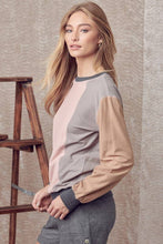 Load image into Gallery viewer, PLUS Oversized Color Block Top - krisglamcloset