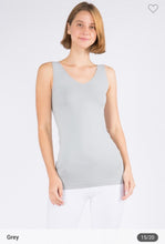 Load image into Gallery viewer, Reversible V or U Neckline Seamless Tank - krisglamcloset