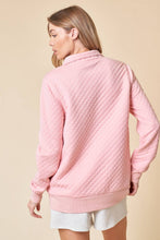 Load image into Gallery viewer, DIAMOND COTTON PADDING PULL OVER WITH METAL SNAP - krisglamcloset