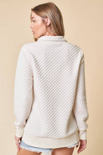 Load image into Gallery viewer, DIAMOND COTTON PADDING PULL OVER WITH METAL SNAP - krisglamcloset