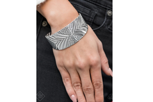 Load image into Gallery viewer, Sunset Sightings 70 - krisglamcloset