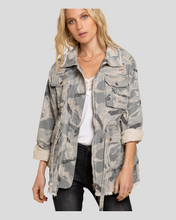 Load image into Gallery viewer, VINTAGE CAMO JACKET - krisglamcloset