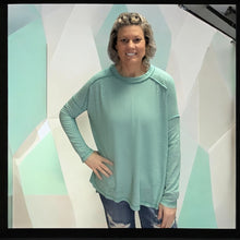 Load image into Gallery viewer, Soft Mélange Hacci Exposed Seam Hi-Low Tee - krisglamcloset
