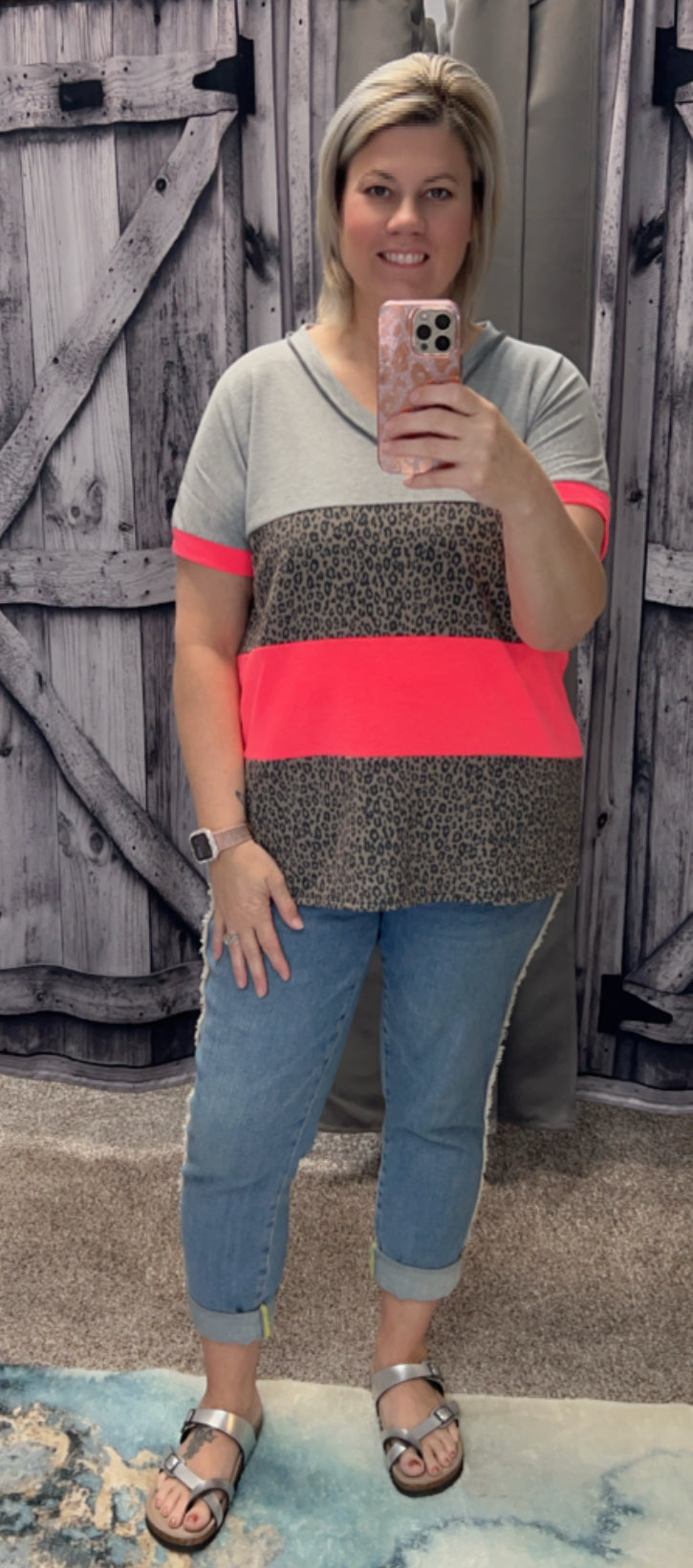 SOLID COLOR BLOCK AND ANIMAL TOP WITH STITCH - krisglamcloset