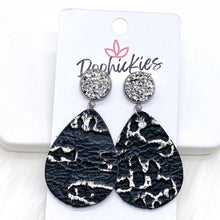 Load image into Gallery viewer, 2&quot; Neutral Driftwood Dangles -Earrings
