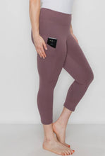 Load image into Gallery viewer, Zenana High Waist Capri Yoga Pants with Side Pockets
