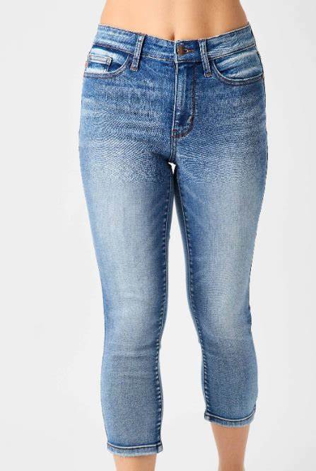 Judy Blue Contrast Wash Capri
